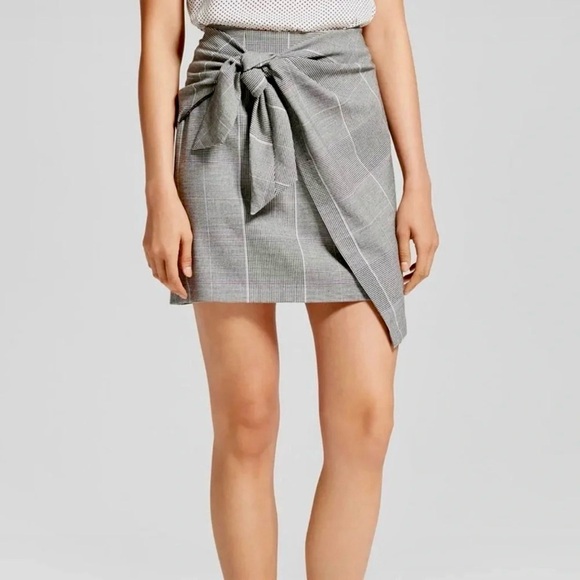 Who What Wear Asymmetrical Black/Gray Plaid Skirt - Picture 2 of 6